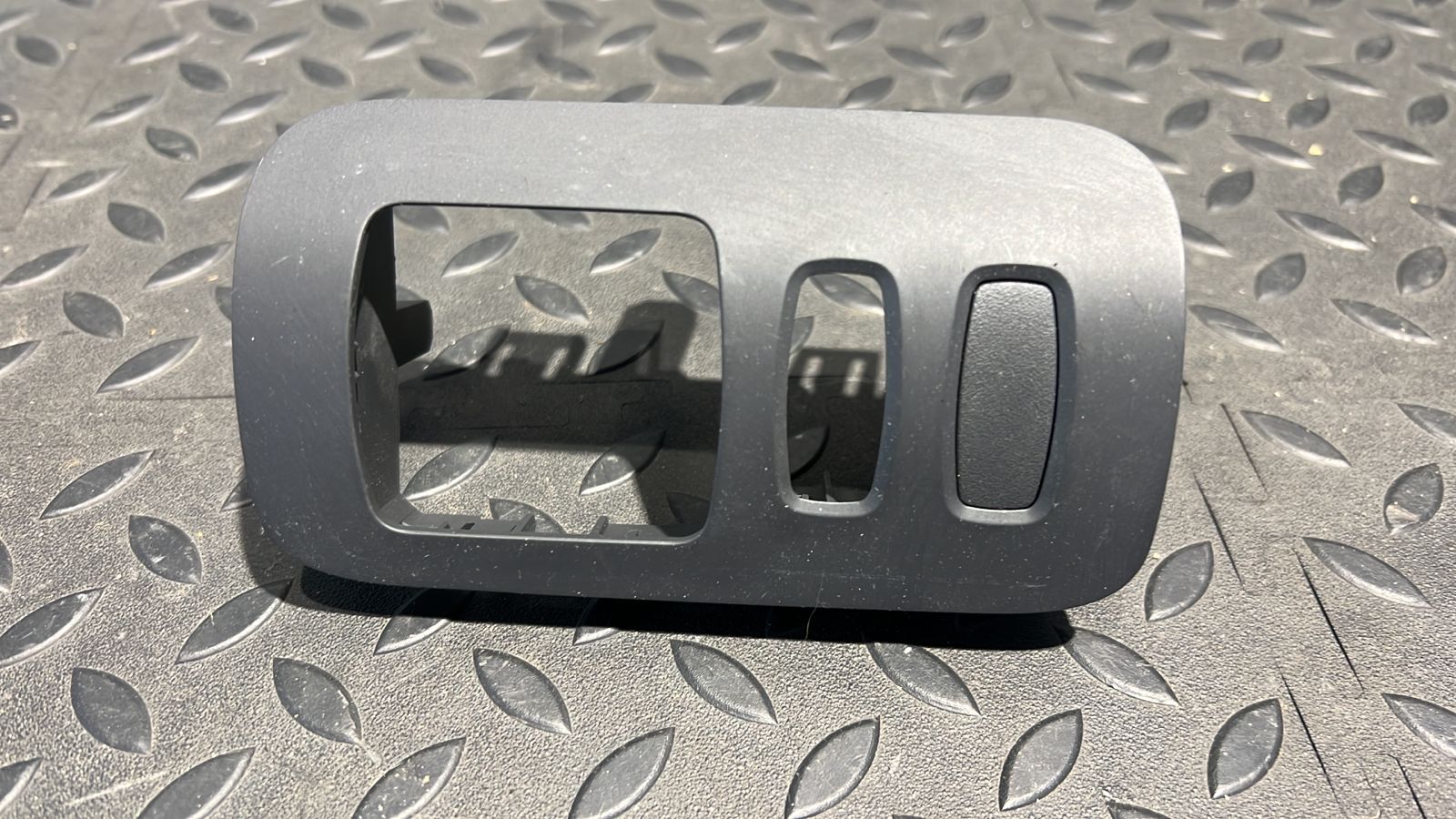 Накладка на торпедо левая Renault Megane/2 2002-2009