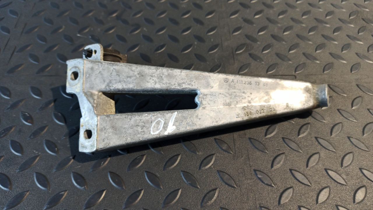 Кронштейн впускного коллектора Mercedes C/W203 2000-2008