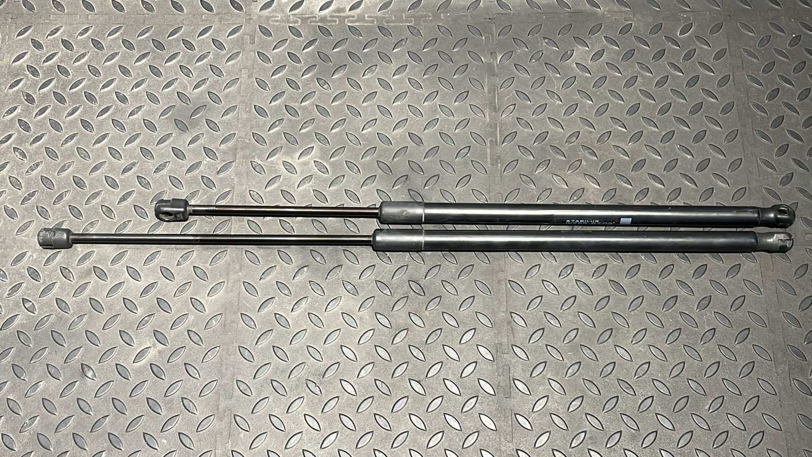 Амортизатор капота Mercedes C/W204 2006-2015