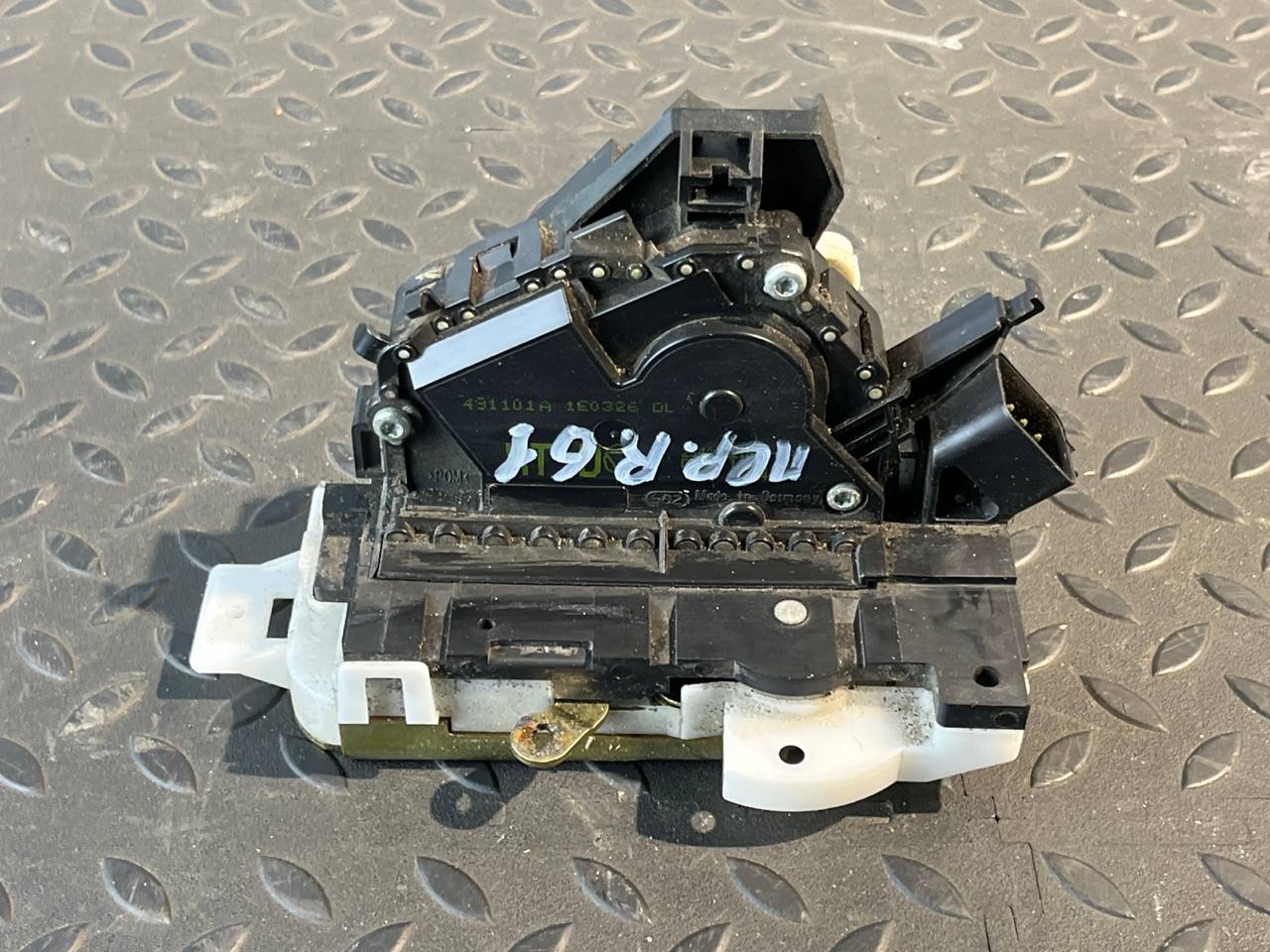 Замок двери передний правый Ford Mondeo/3 2000-2007