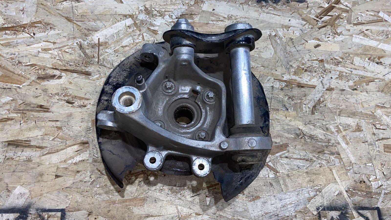 Кулак поворотный задний левый BMW 5/E39 1995-2004