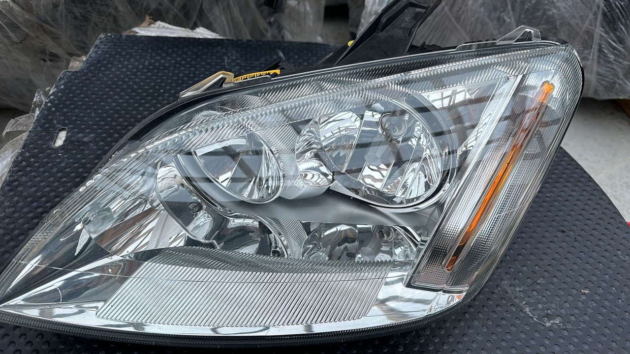 Фара левая Ford C-Max 2003-2010