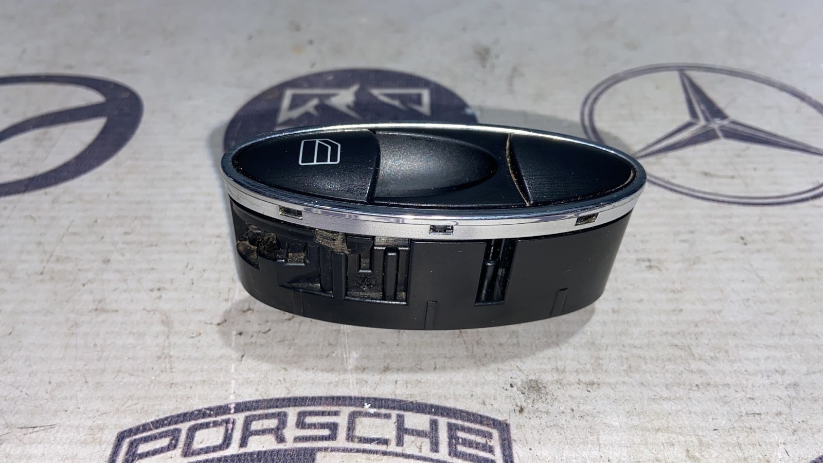 Кнопка стеклоподъемника передняя Mercedes E/W211 2002-2009