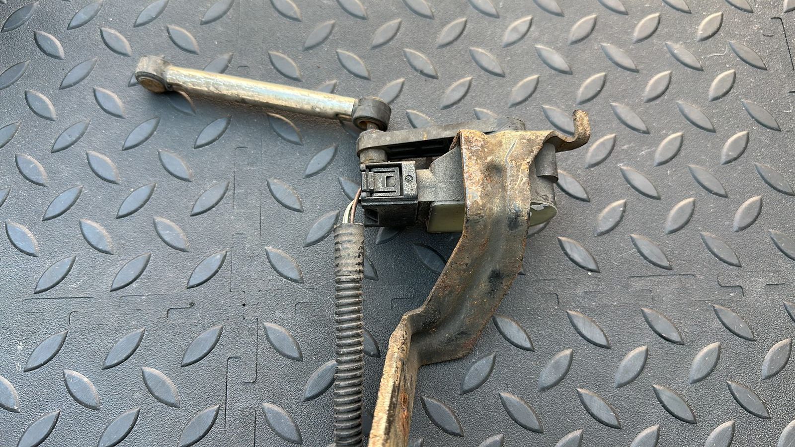 Датчик положения кузова Opel Vectra/C 2002-2008