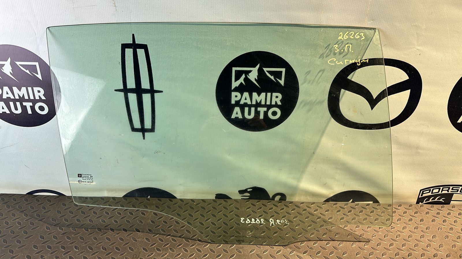 Стекло двери заднее правое Opel Signum 2003-2008