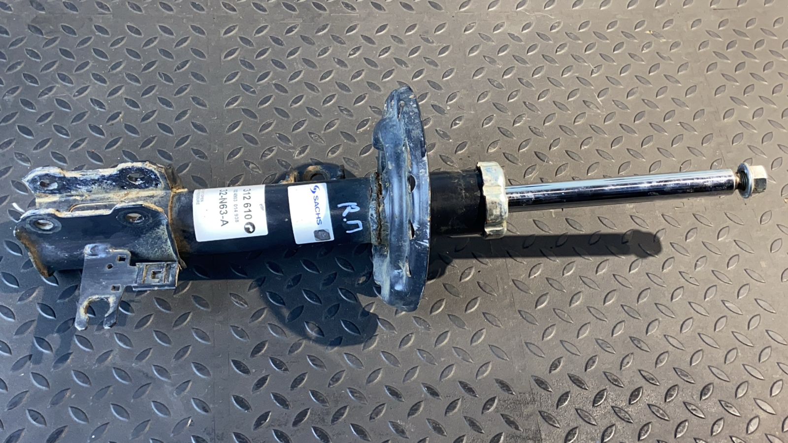 Амортизатор передний правый Opel Signum 2003-2008