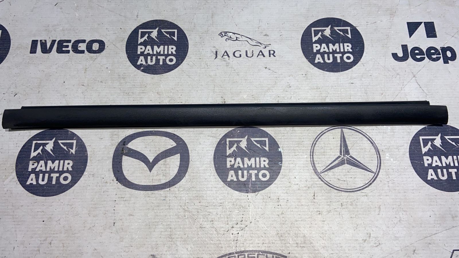 Уплотнитель двери задний правый Mercedes E/W211 2002-2009