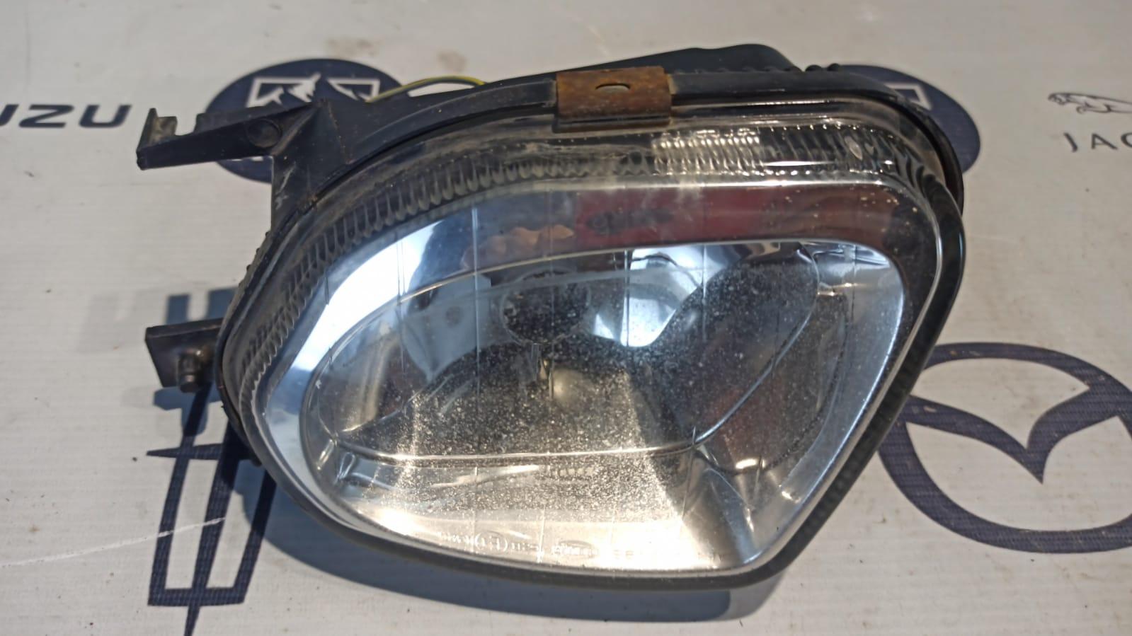 Фара противотуманная левая Mercedes E/W211 2002-2009