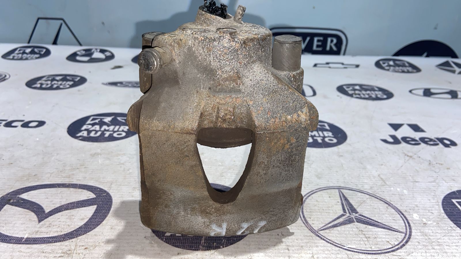 Суппорт передний правый Volkswagen Golf/5 2003-2009