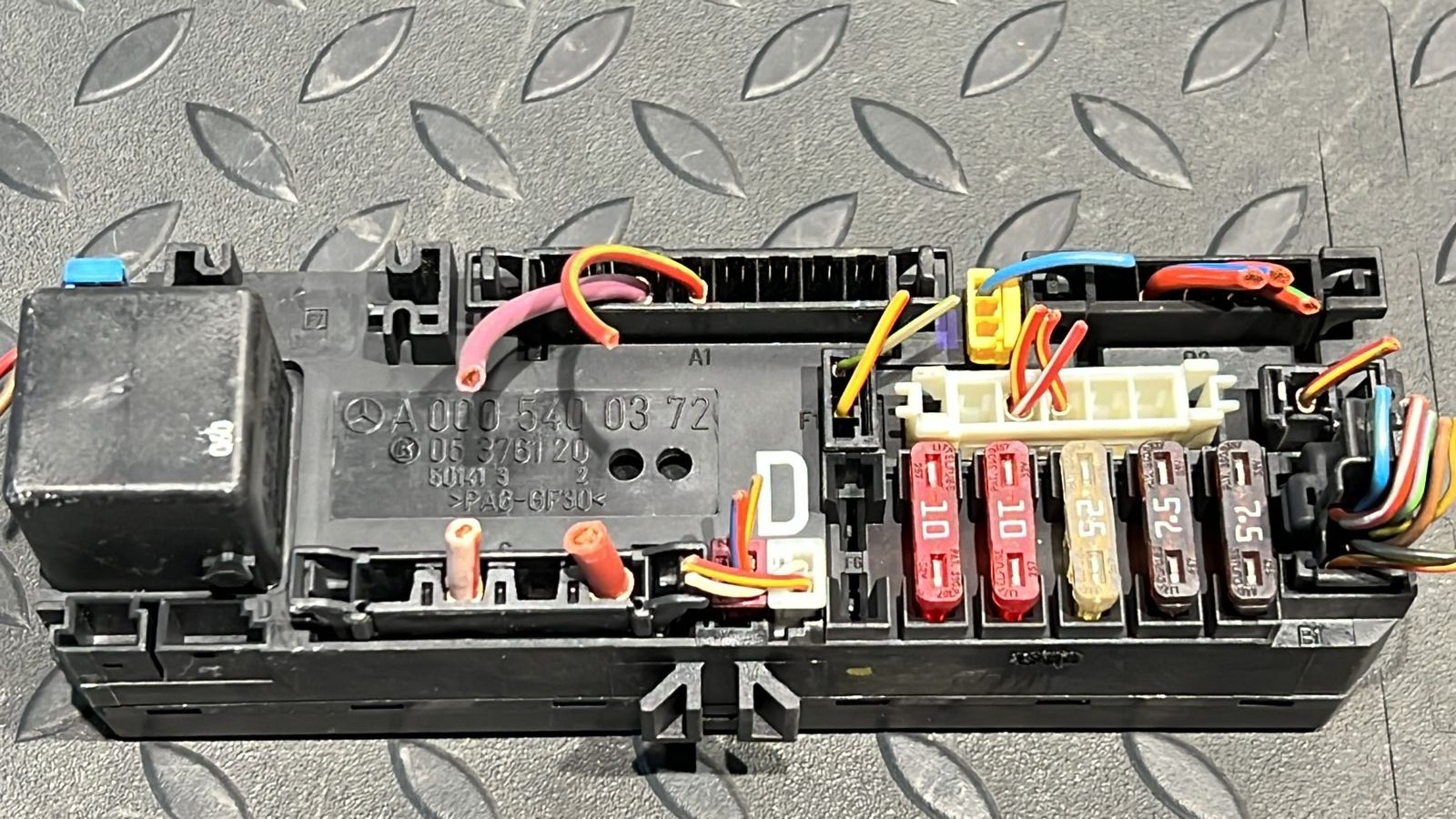 Блок предохранителей Mercedes E/W210 1995-2003