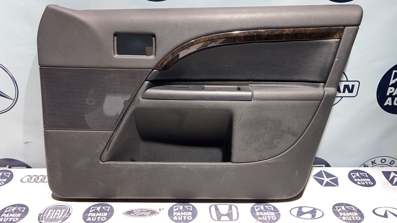 Обшивка двери передняя правая Ford Mondeo/3 2000-2007