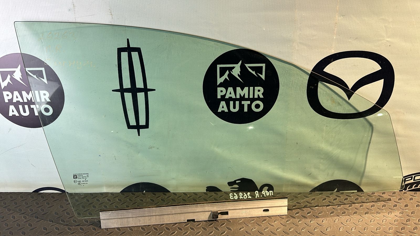 Стекло двери переднее правое Opel Signum 2003-2008