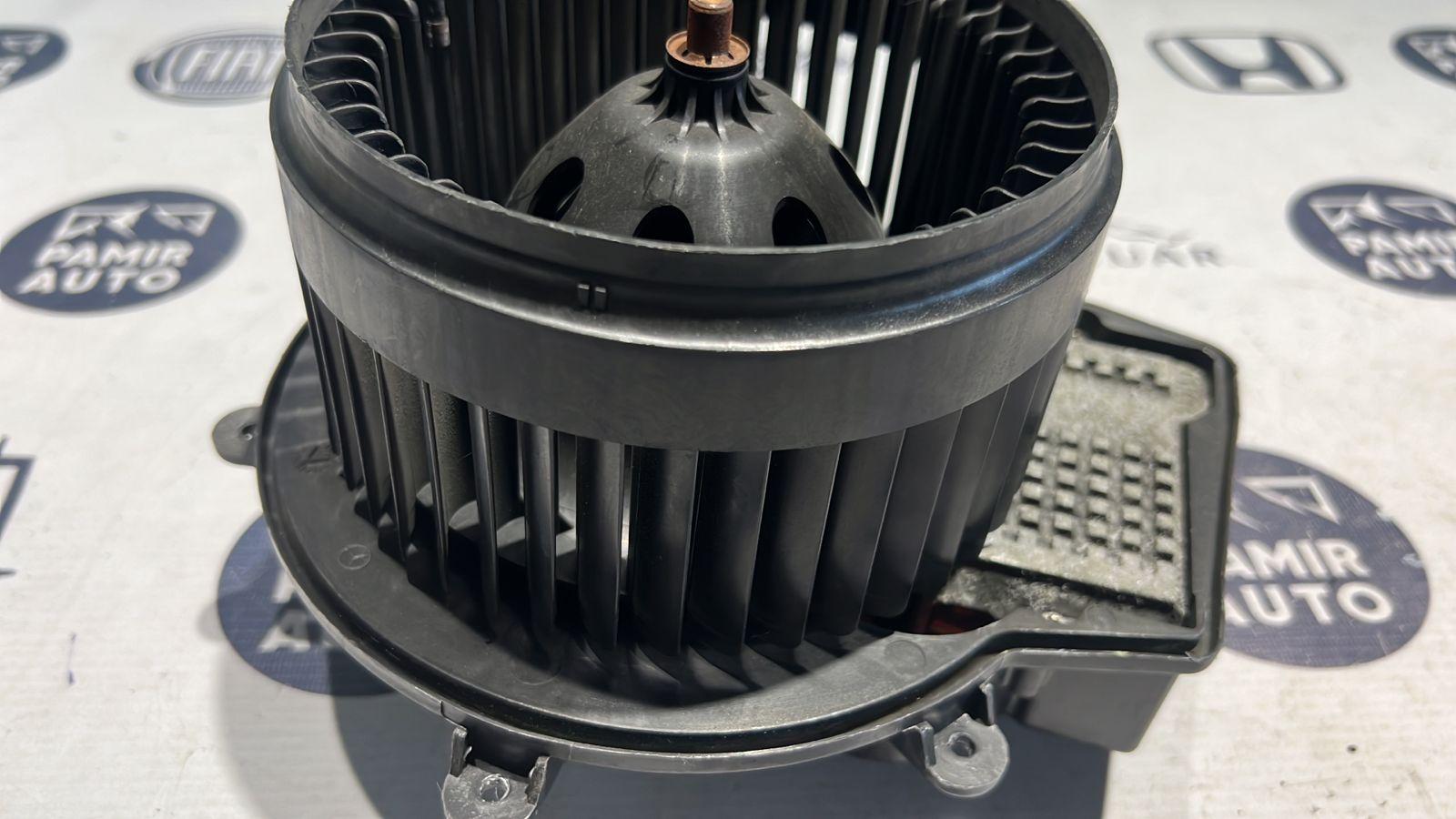 Моторчик отопителя Mercedes C/W203 2000-2008