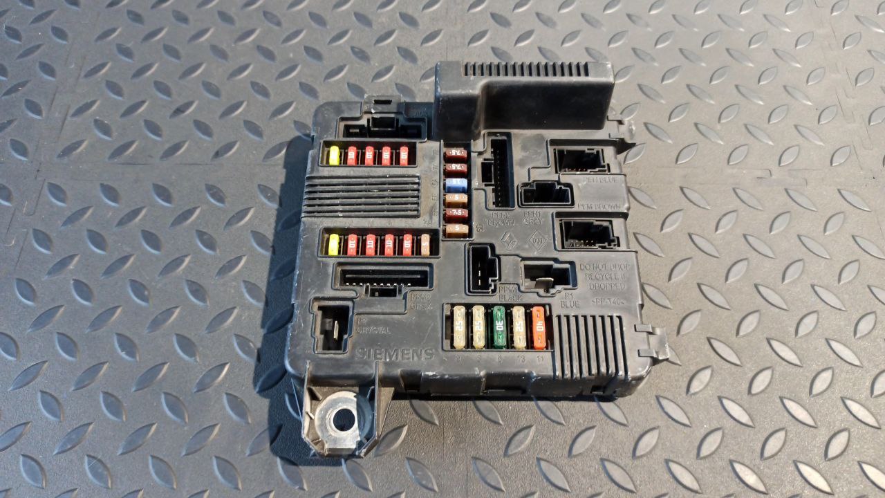 Блок предохранителей Renault Scenic/2 2003-2009