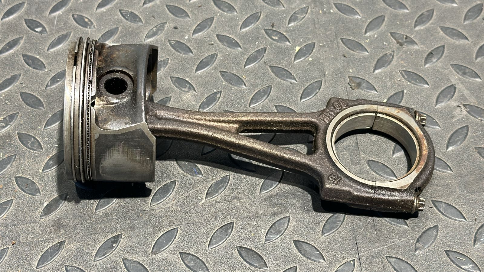 Поршень с шатуном Opel Corsa/D 2006-2014