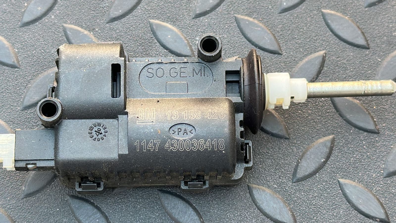 Активатор замка крышки топливного бака Opel Vectra/C 2002-2008