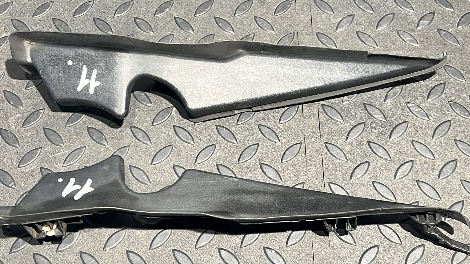 Накладка лобового стекла Renault Megane/2 2002-2009