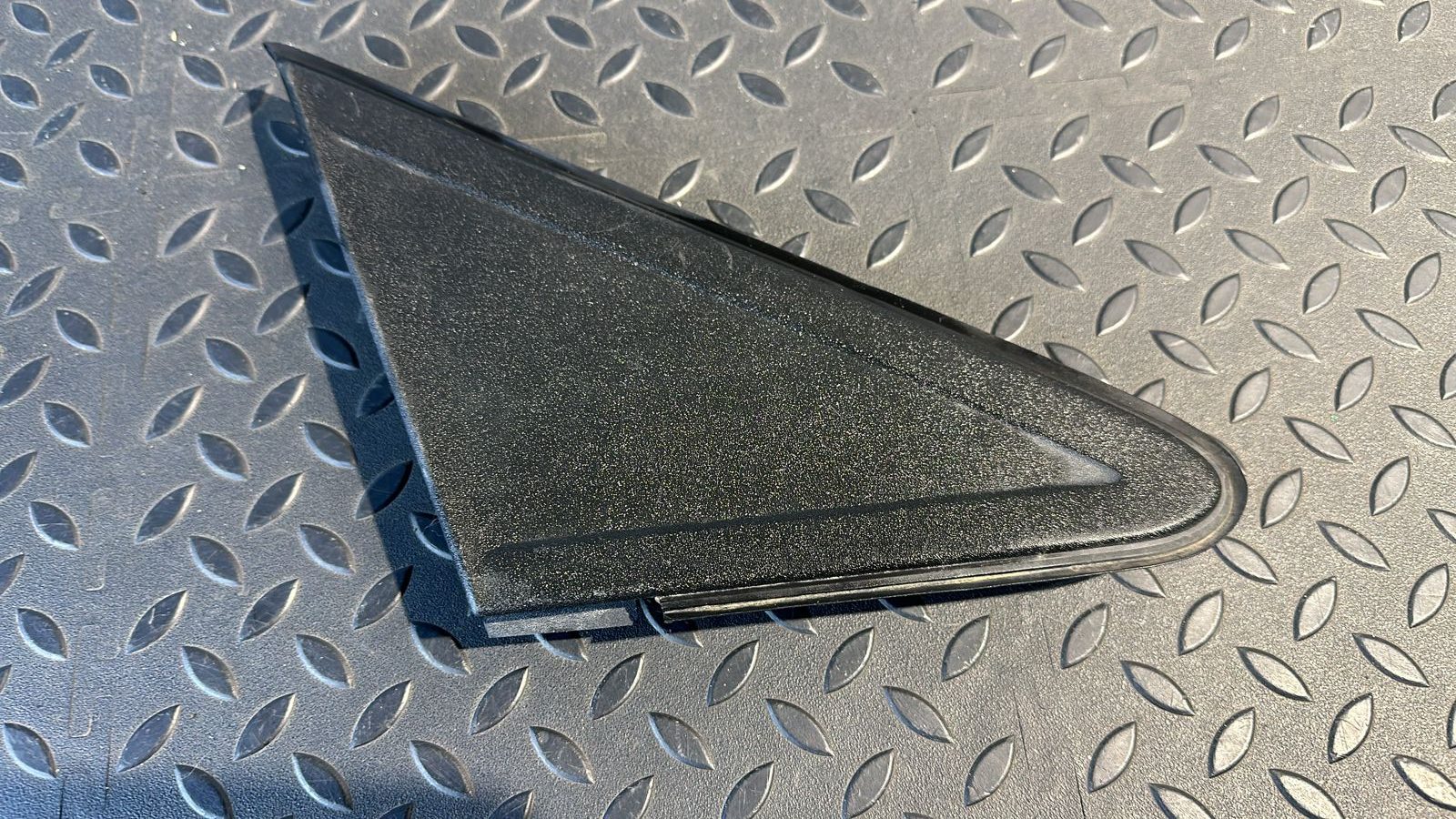 Накладка зеркала правая Ford Focus/2 2004-2011