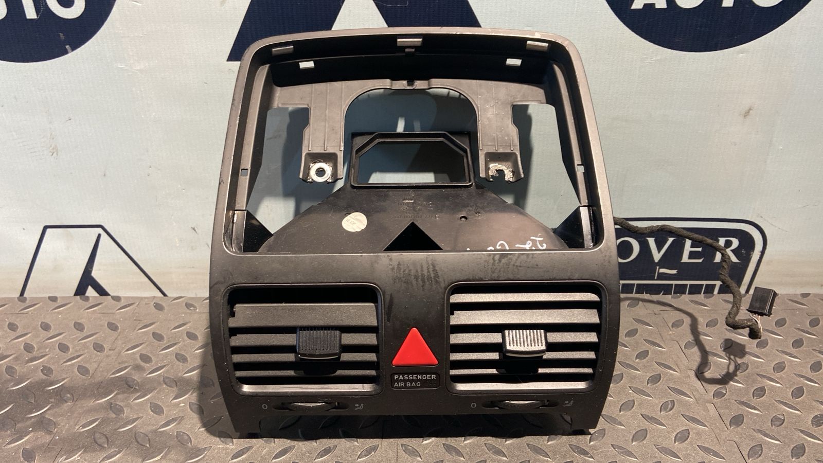 Дефлектор воздушный центральный Volkswagen Golf/5 2003-2009