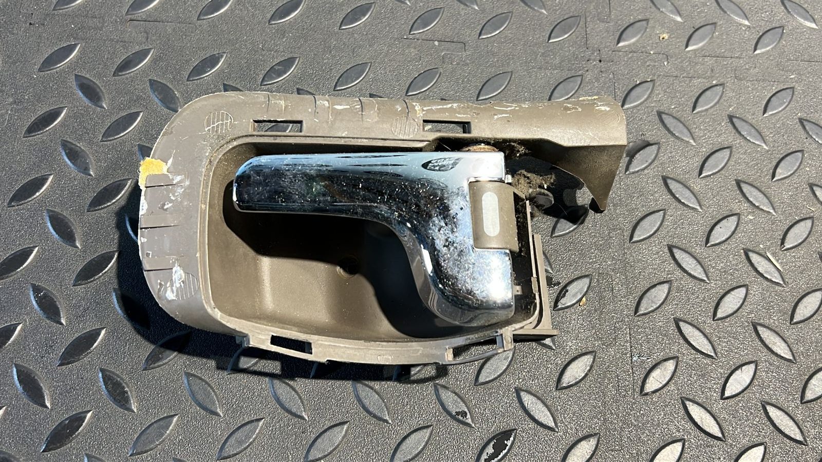 Ручка двери передняя левая Mercedes Vito/W638 1996-2003