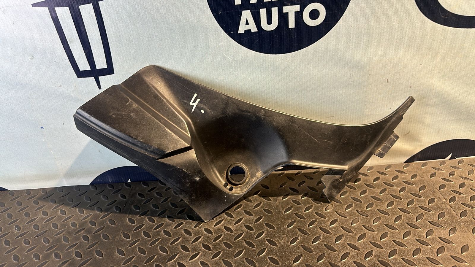 Решетка под лобовое стекло (Жабо) правая Ford Galaxy 1995-2006