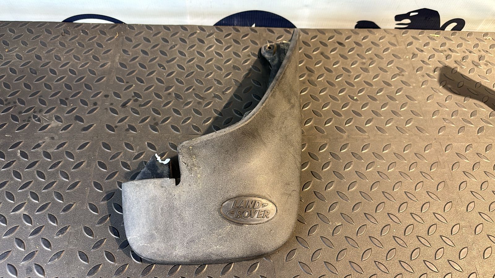 Брызговик передний правый Land Rover Freelander 1998-2006