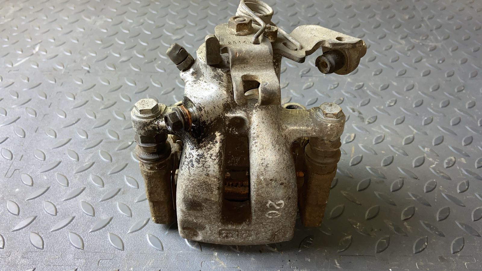 Суппорт задний левый Opel Zafira/B 2005-2014