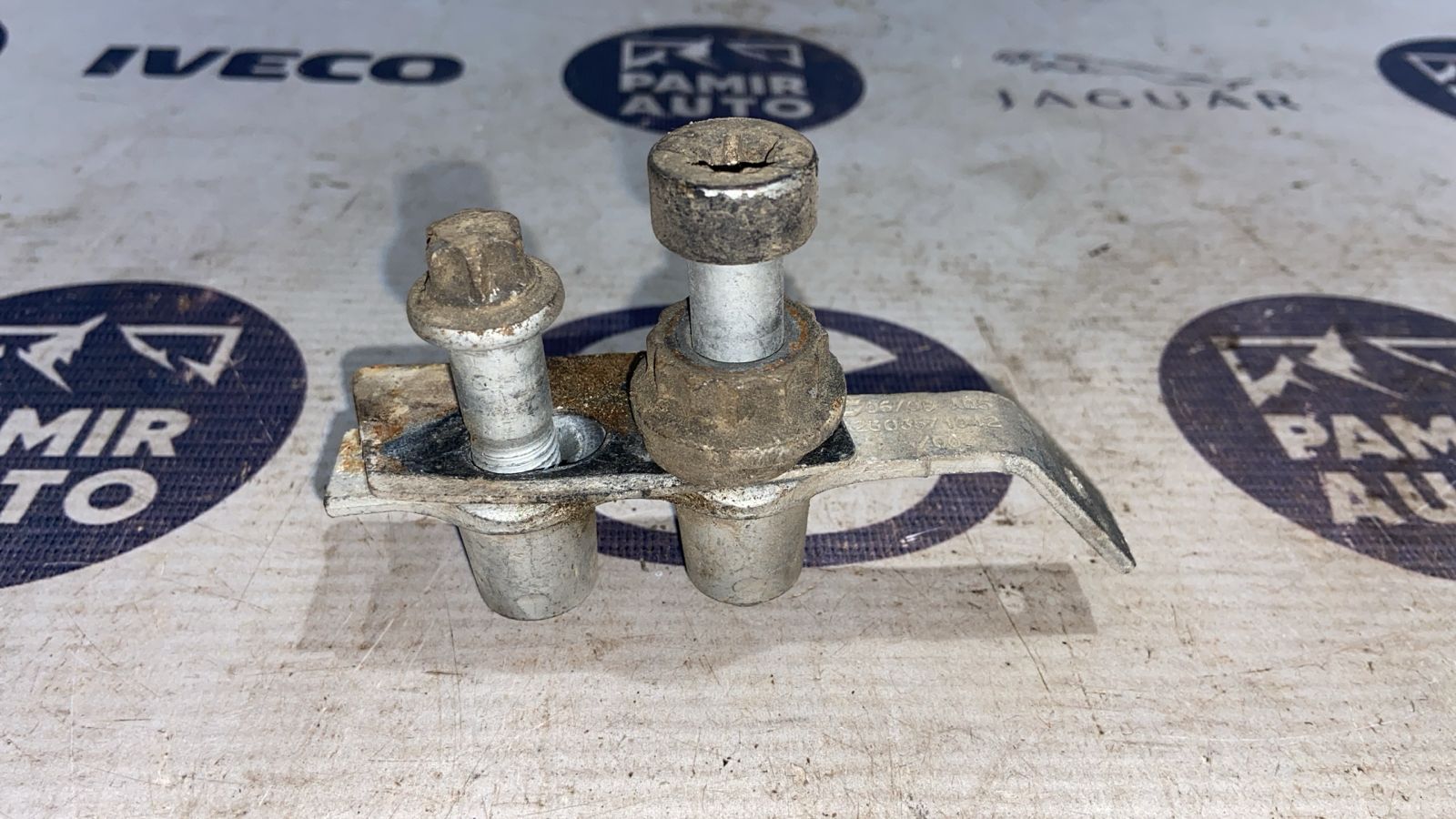 Кронштейн балки задний Mercedes E/W211 2002-2009