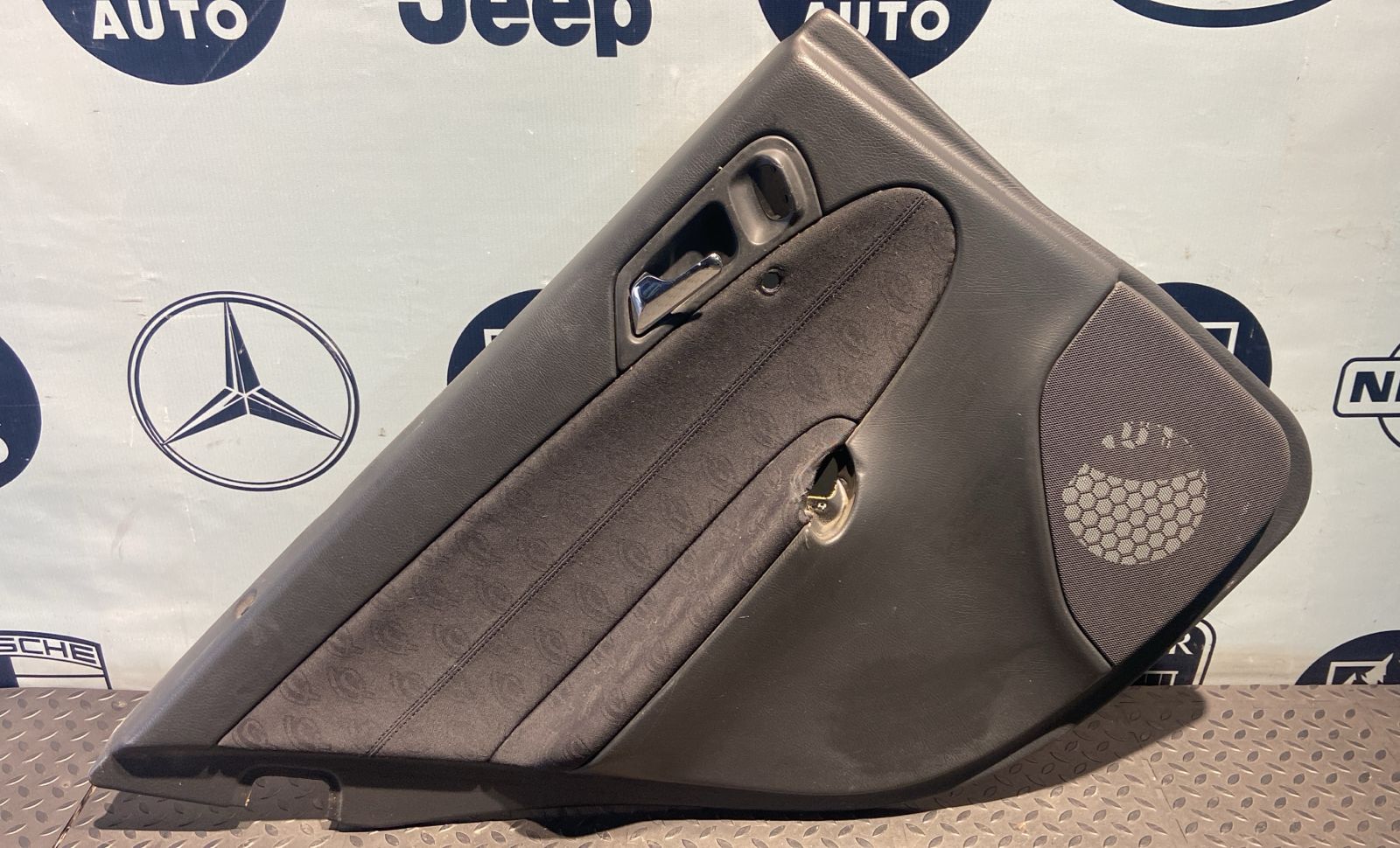 Обшивка двери задняя левая Mercedes C/W203 2000-2008