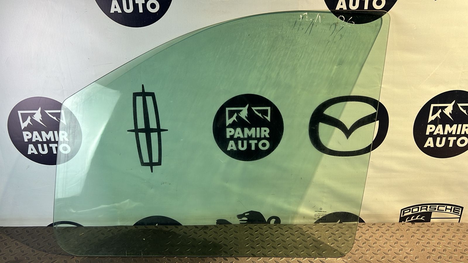 Стекло двери переднее левое Mercedes Vito/W639 2003-2014