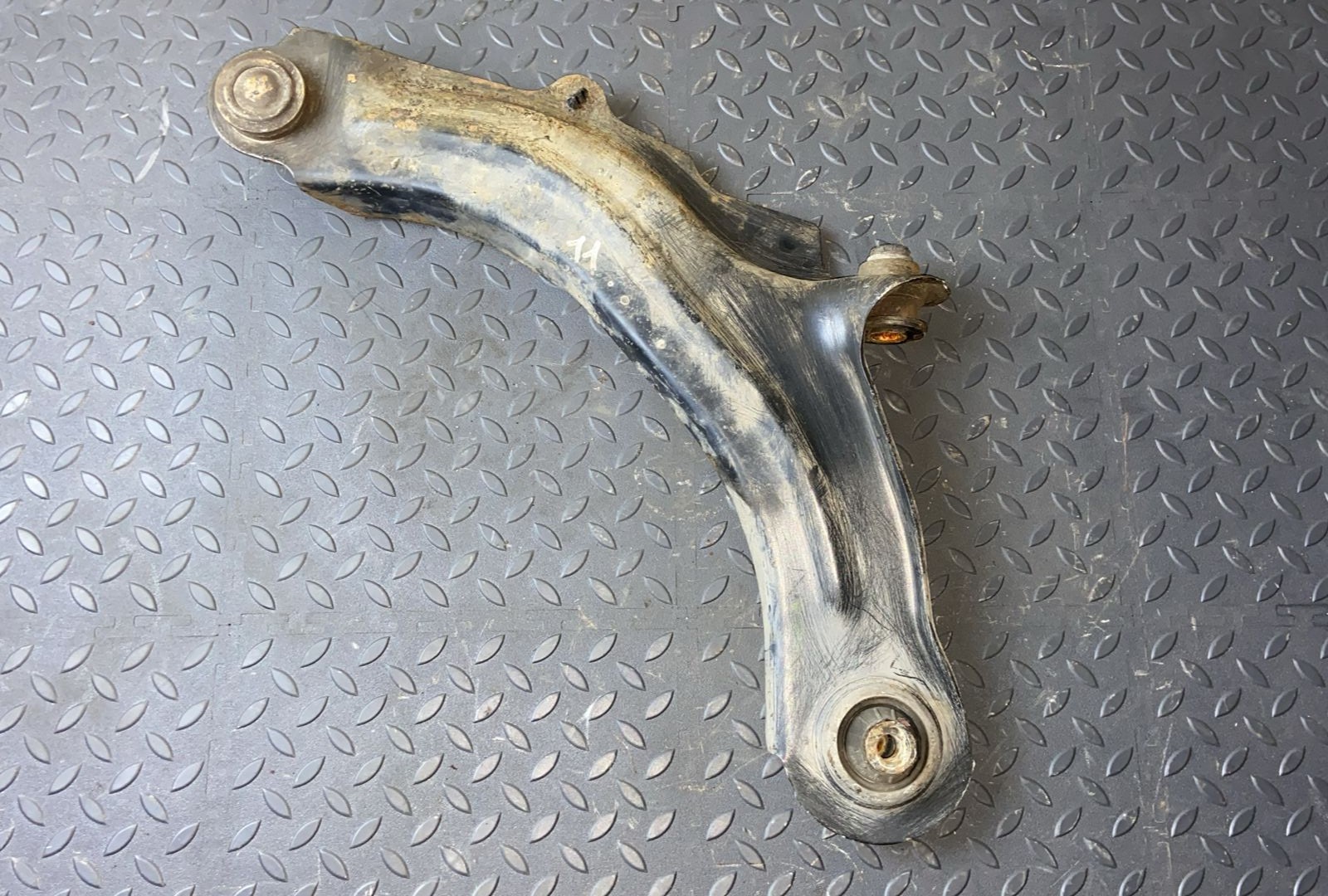 Рычаг передний правый Renault Megane/2 2002-2009