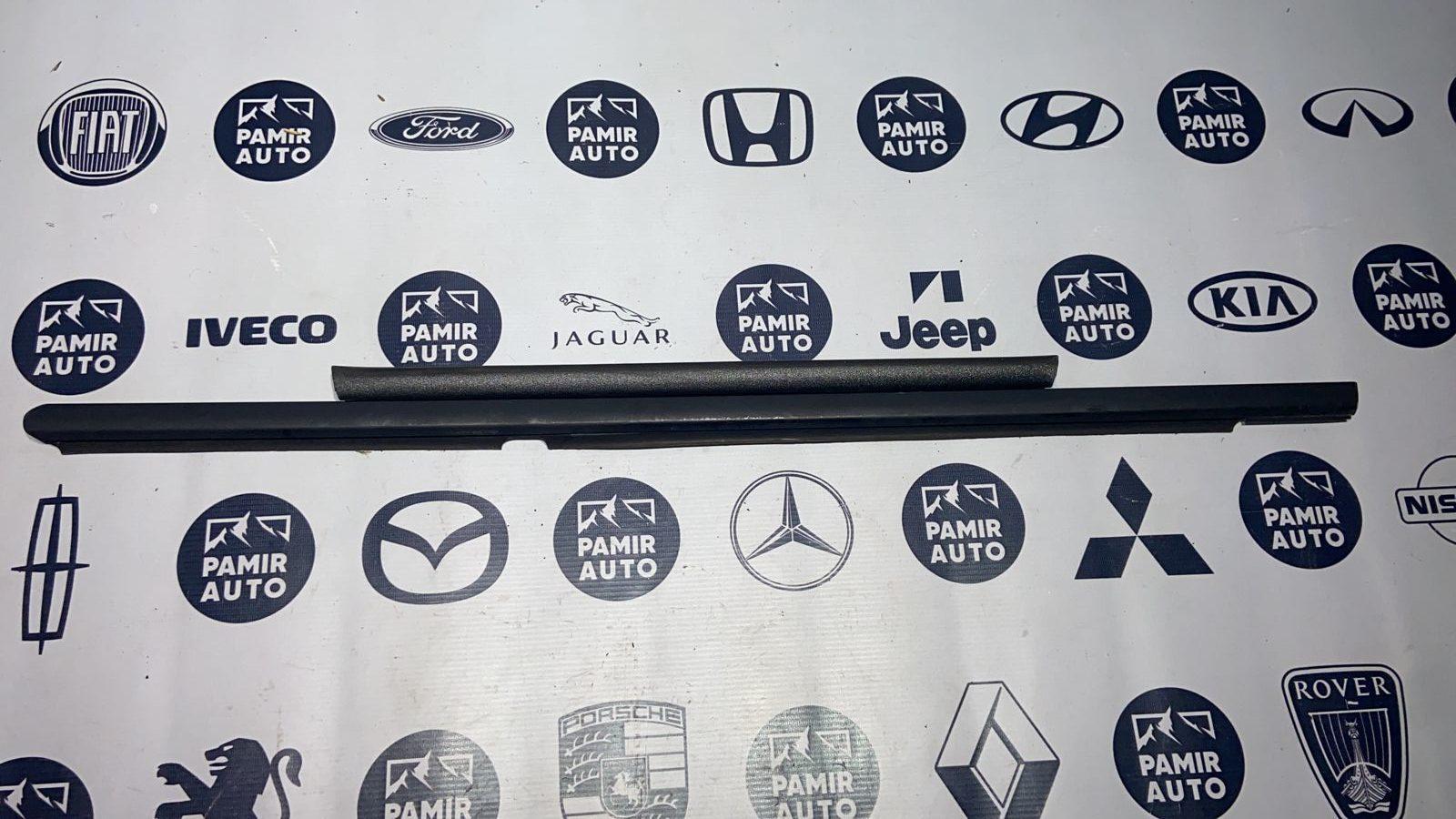 Уплотнитель двери задний левый Mercedes C/W203 2000-2008