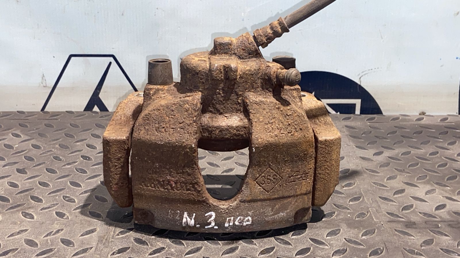 Суппорт передний правый Renault Megane/2 2002-2009