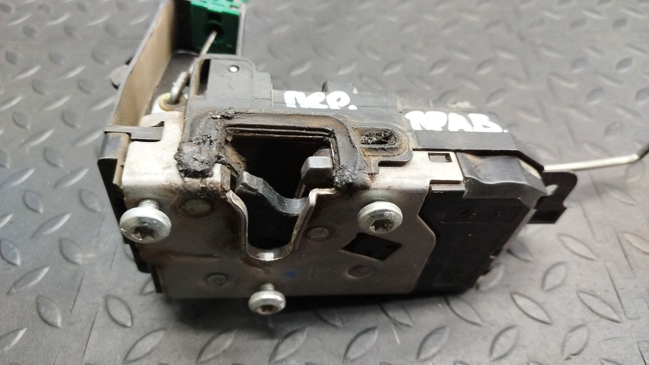 Замок двери передний правый Opel Astra/H 2004-2014