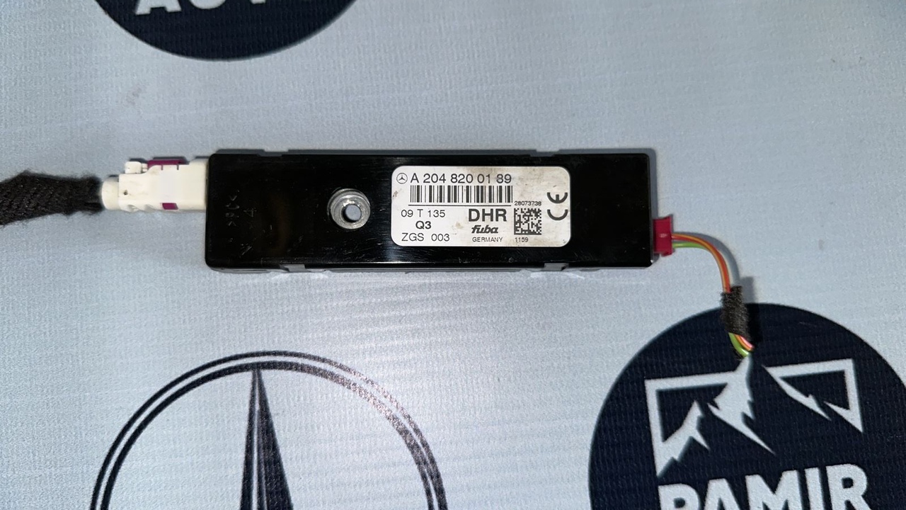 Усилитель антенны правый Mercedes C/W204 2006-2015