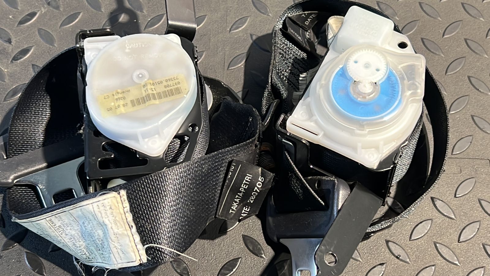 Ремень безопасности задний Toyota Avensis/2 2003-2009