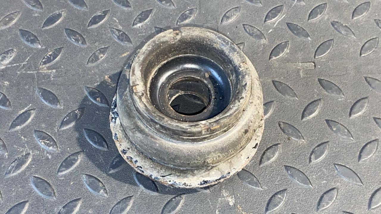 Опора амортизатора передняя Volkswagen Golf/4 1997-2006