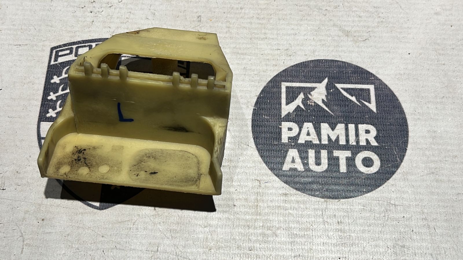 Кронштейн радиатора левый BMW 5/E39 1995-2004