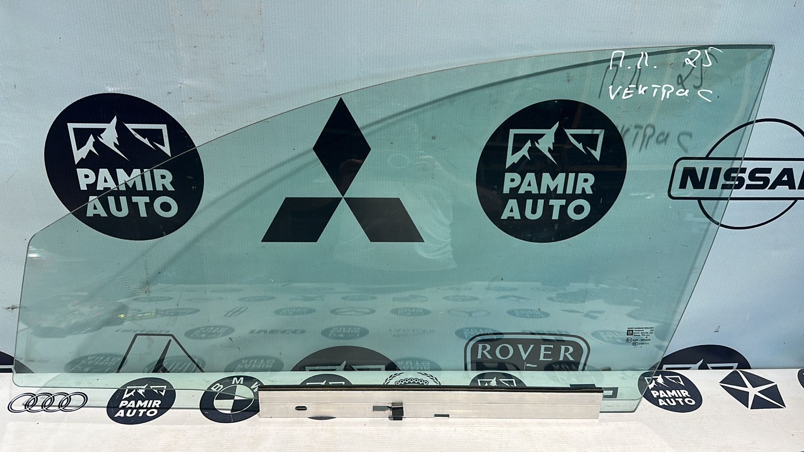 Стекло двери переднее левое Opel Vectra/C 2002-2008