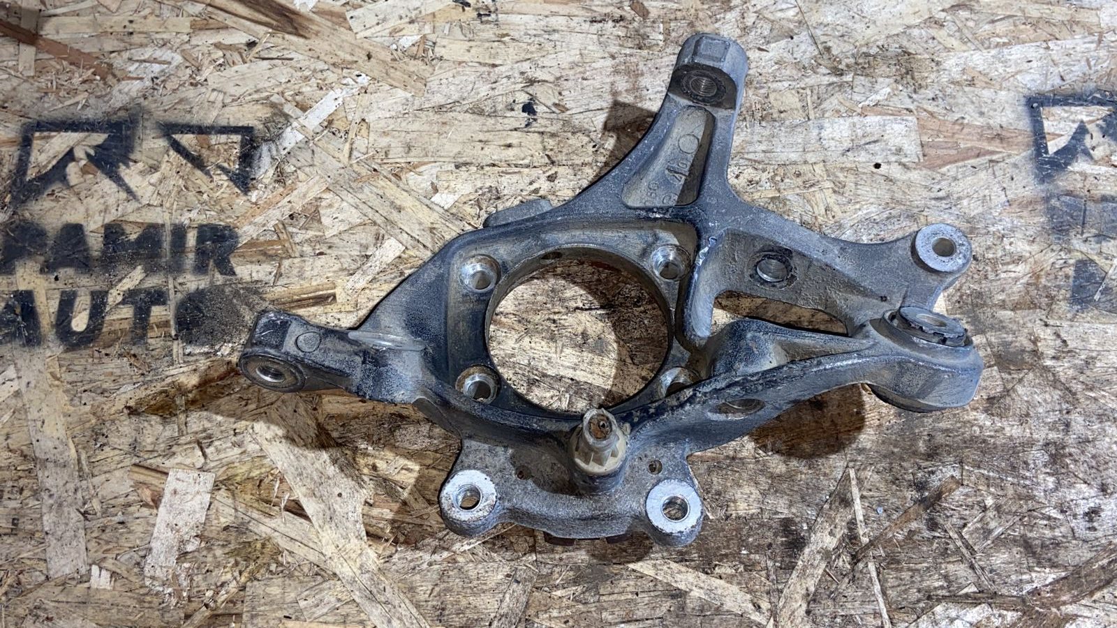 Кулак поворотный задний правый Mercedes E/W211 2002-2009