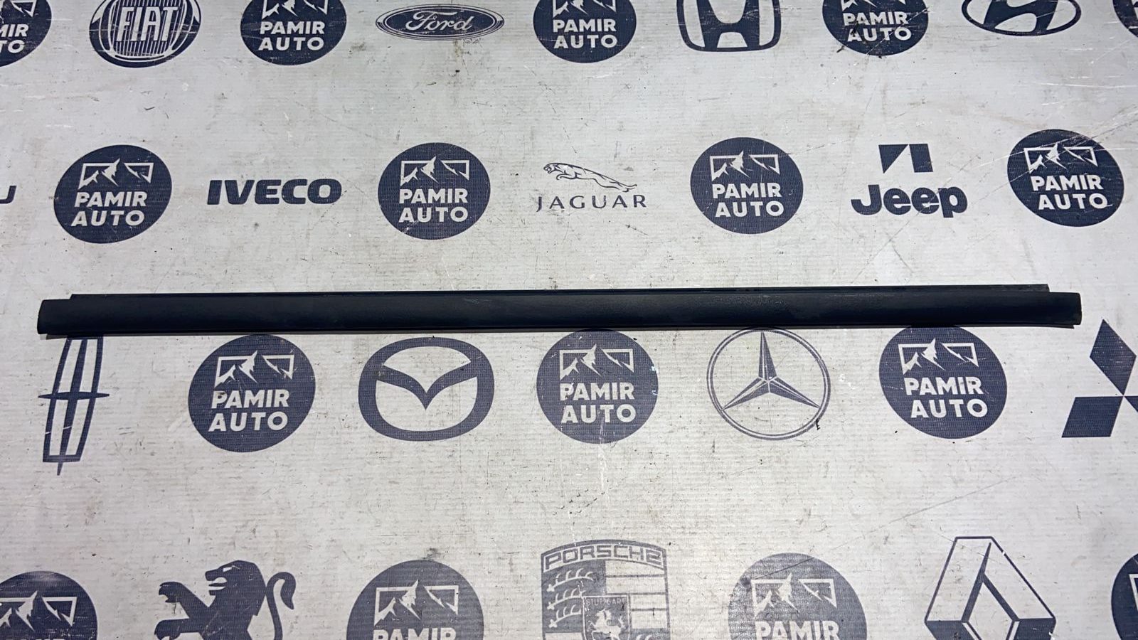 Уплотнитель двери передний правый Mercedes E/W211 2002-2009