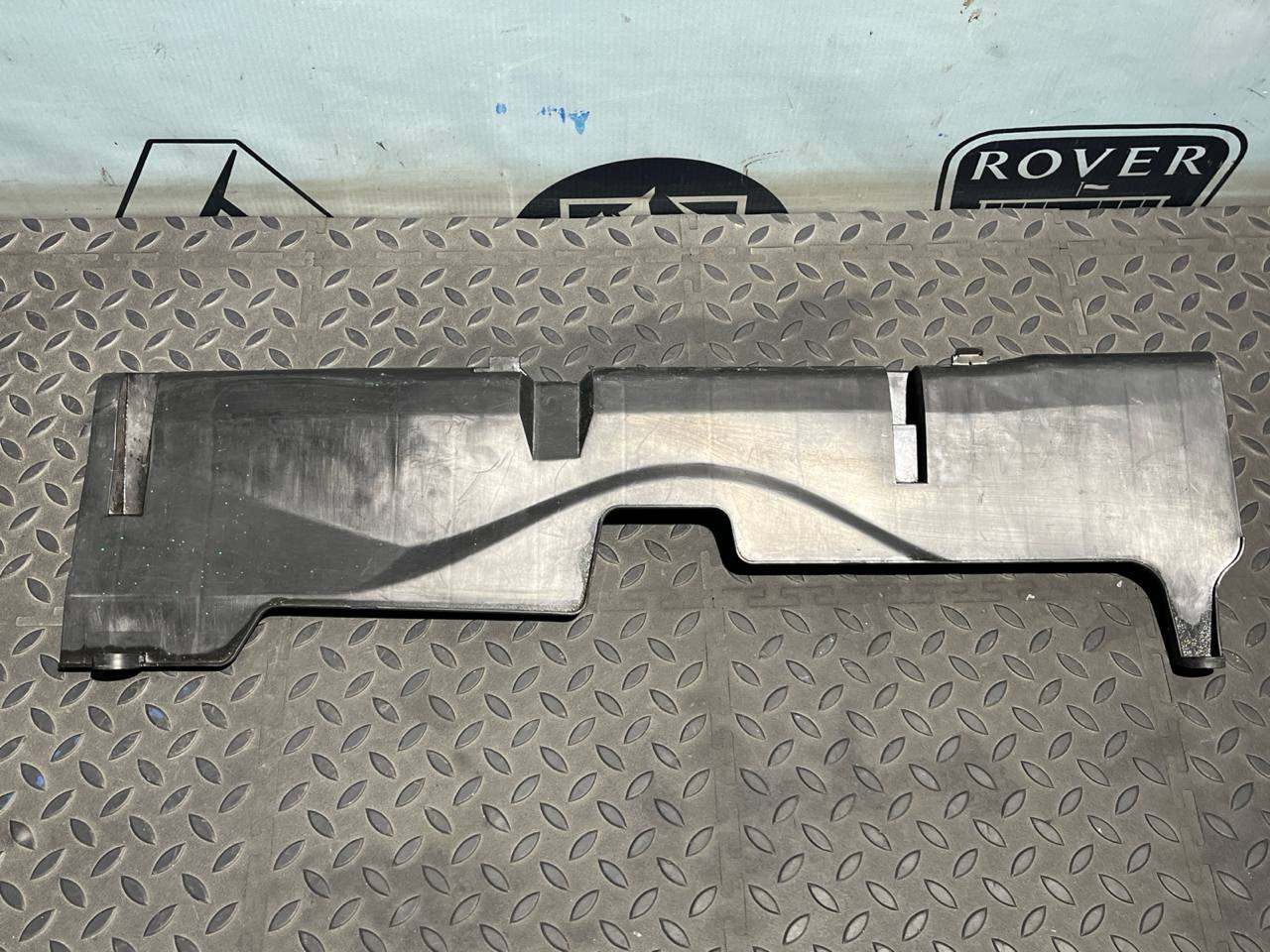 Канал для кабеля Mercedes E/W211 2002-2009