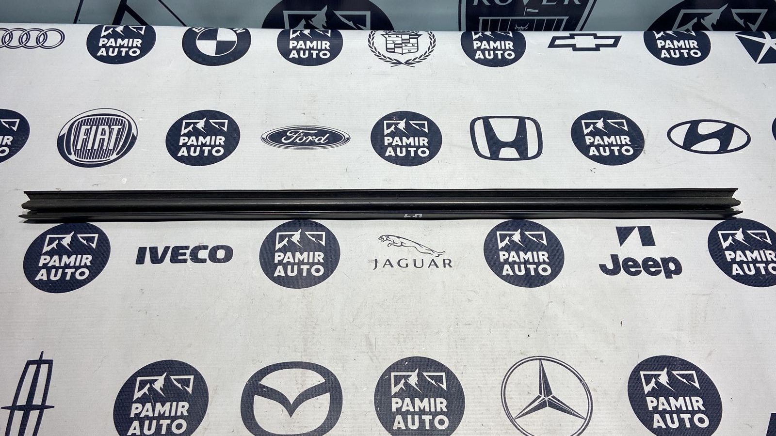 Уплотнитель двери передний Mercedes B/W245 2005-2011