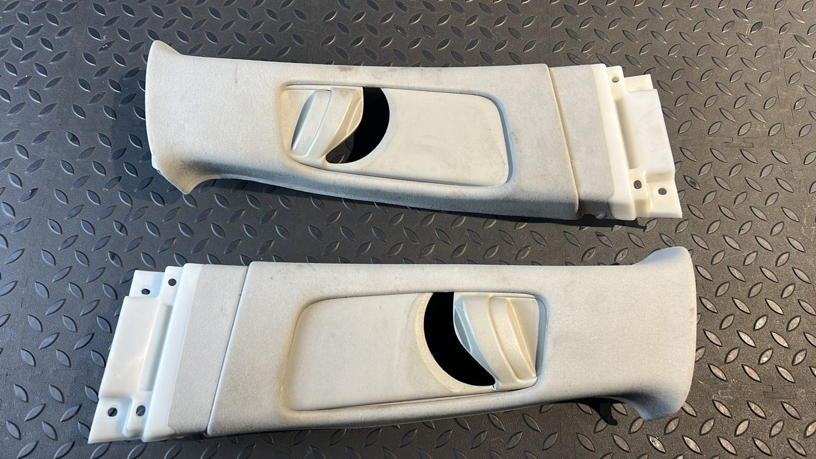 Обшивка стойки средняя Toyota Avensis/2 2003-2009