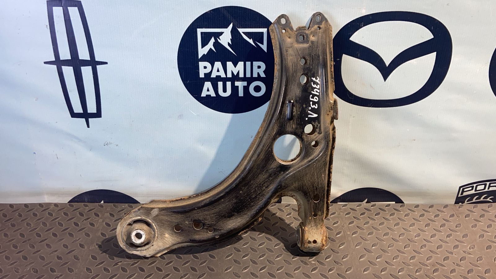 Рычаг передний левый Volkswagen Golf/4 1997-2006