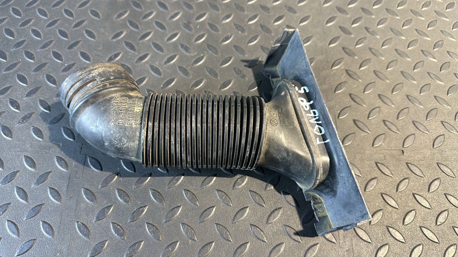 Патрубок воздушного фильтра Volkswagen Golf/5 2003-2009