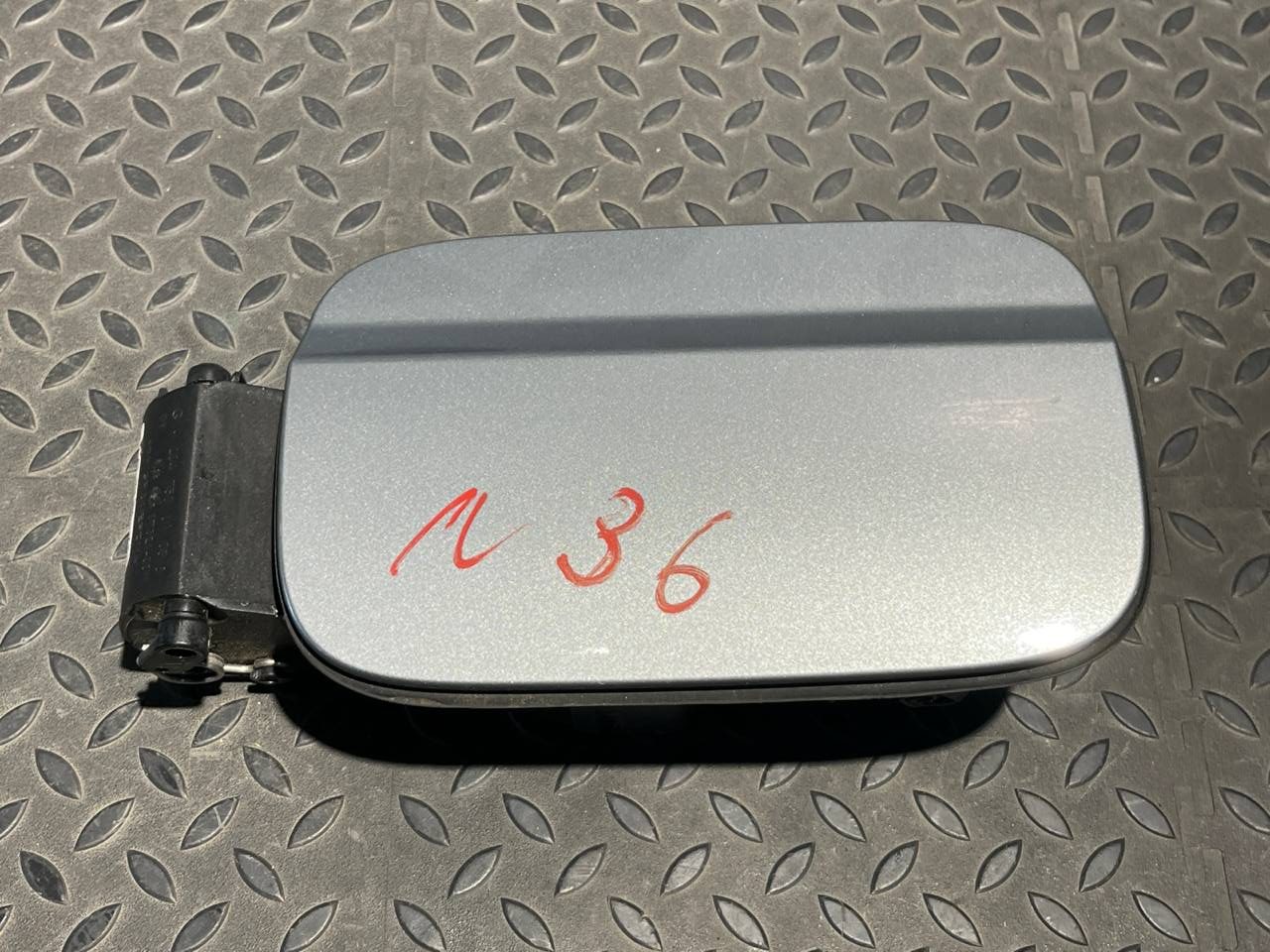 Лючок бензобака Mercedes C/W204 2006-2015