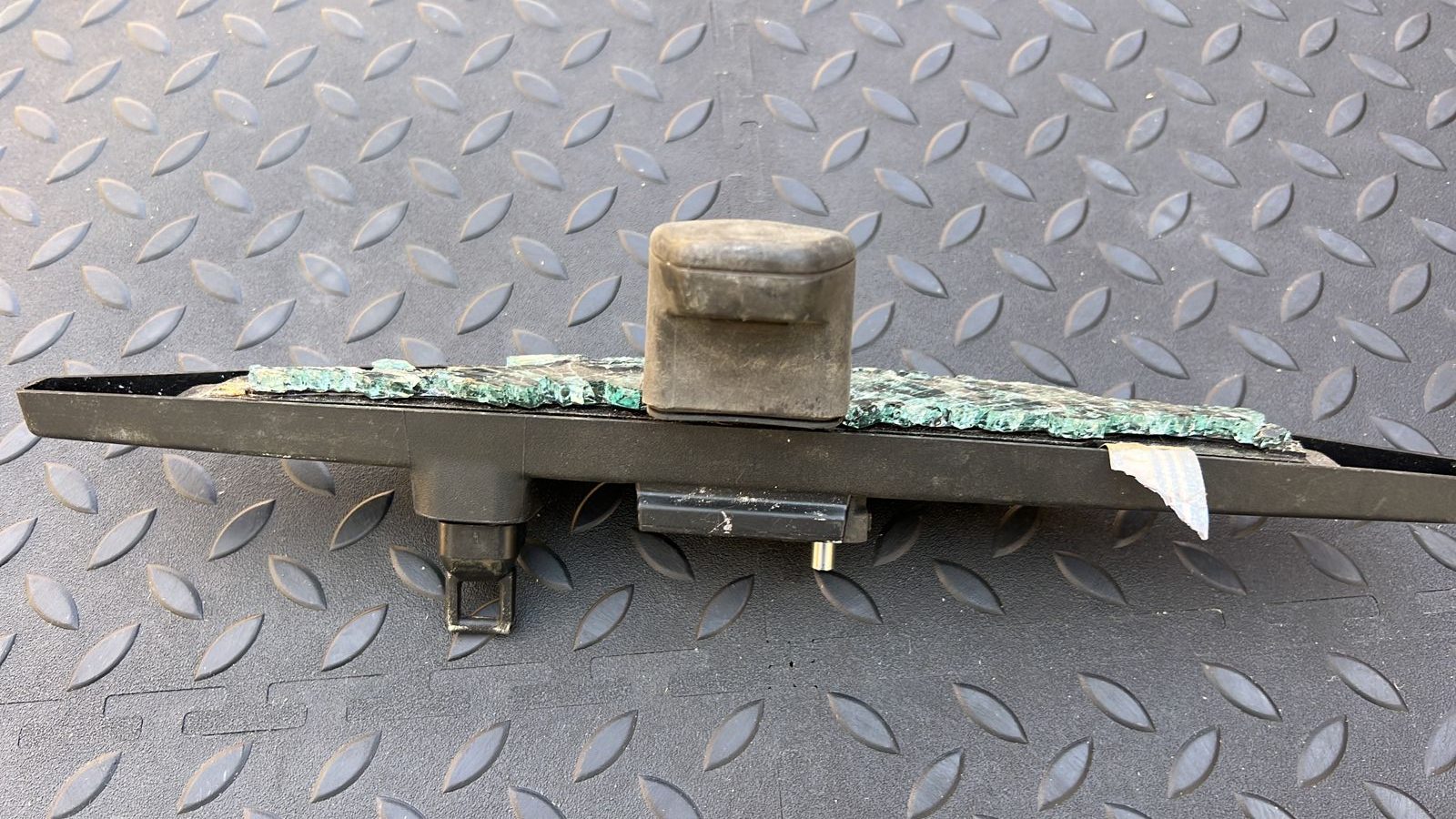 Замок стекла двери багажника BMW 3/E46 1998-2007