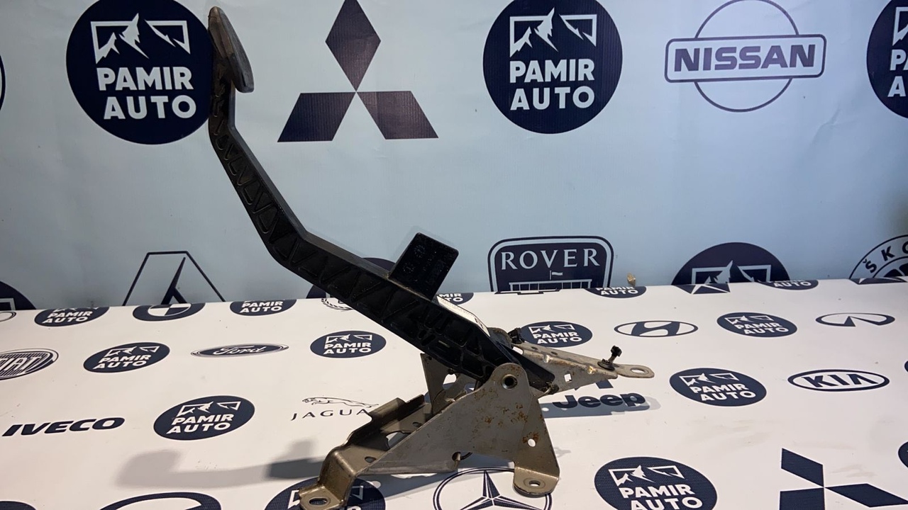 Педаль сцепления Ford C-Max 2003-2010