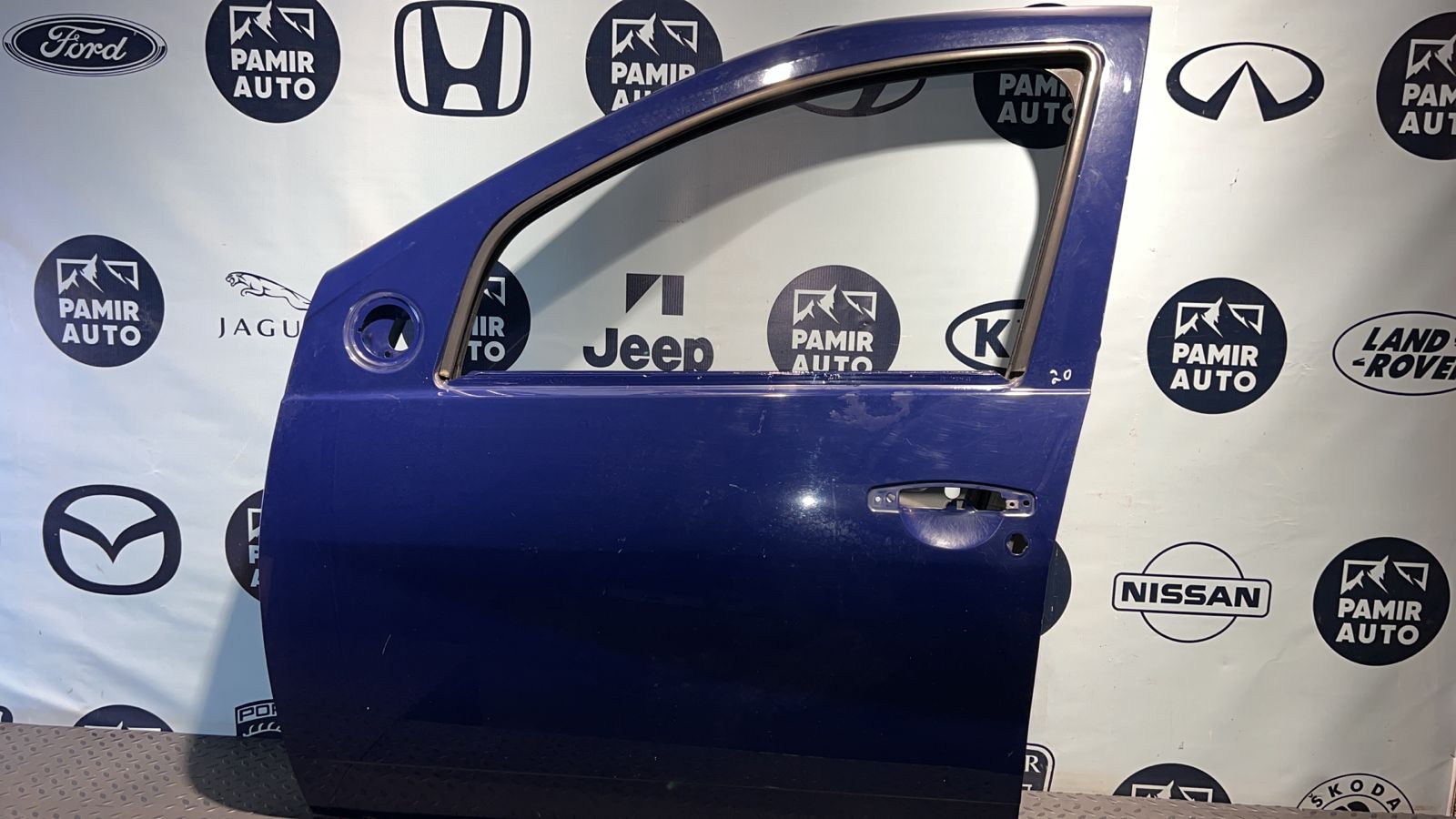 Дверь передняя левая Renault Sandero 2009-2014